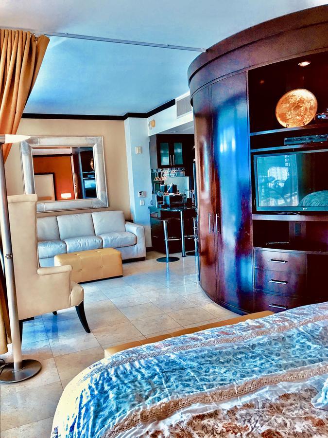 Apartment At De Soleil Hotel On Ocean Drive マイアミビーチ エクステリア 写真